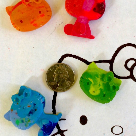 Hello Kitty custom crayons party favors (10 sealed bags) 4 Crayons in each bag - Picture 2 of 2